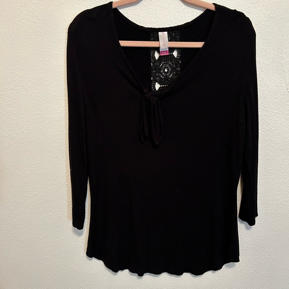 Black Top With Lace Back - Picture 1 of 4
